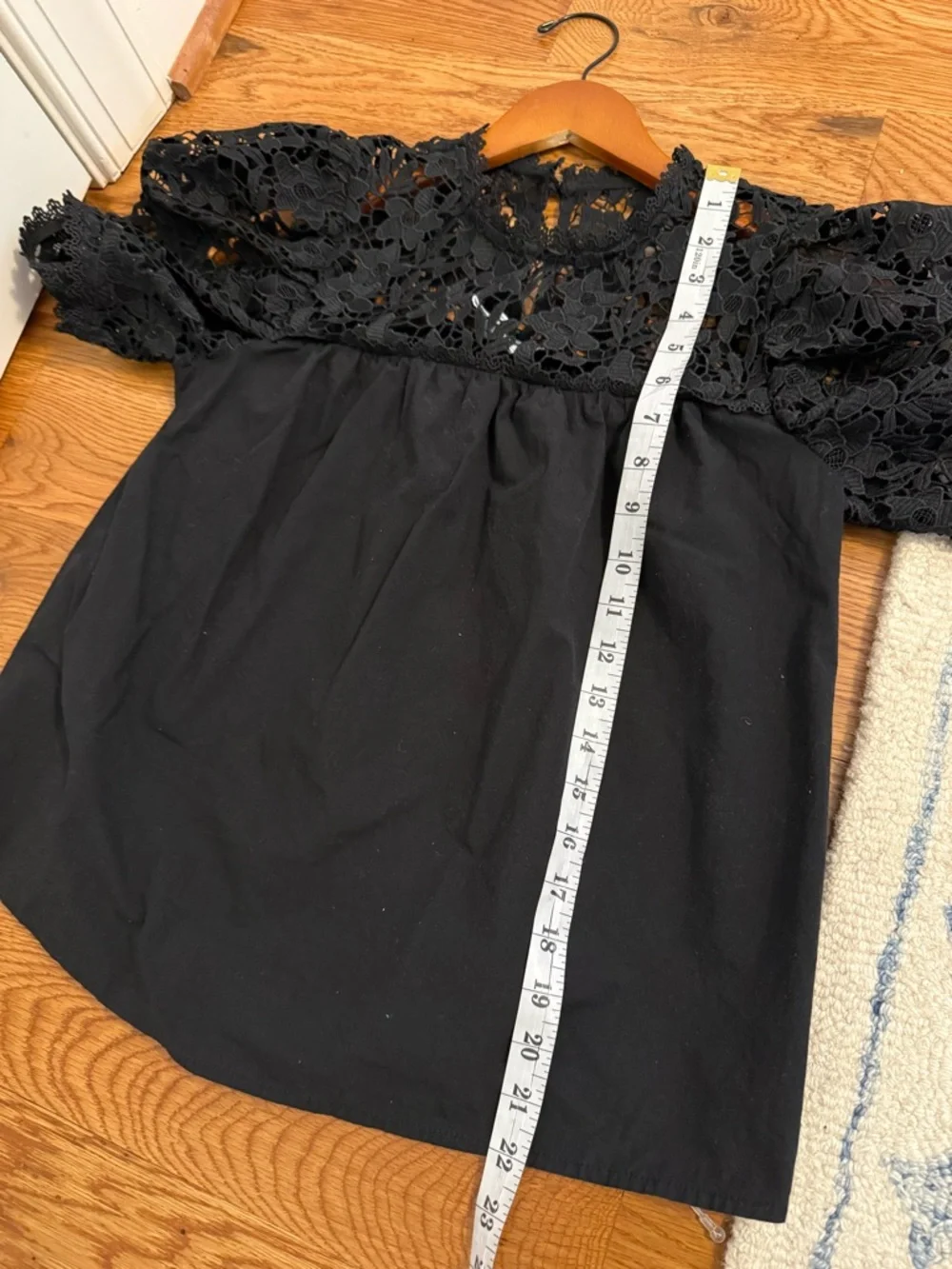 Sundays by wearesundays Black Crochet Lace Yoke Puff Sleeve Top Size Small - Picture 9 of 9